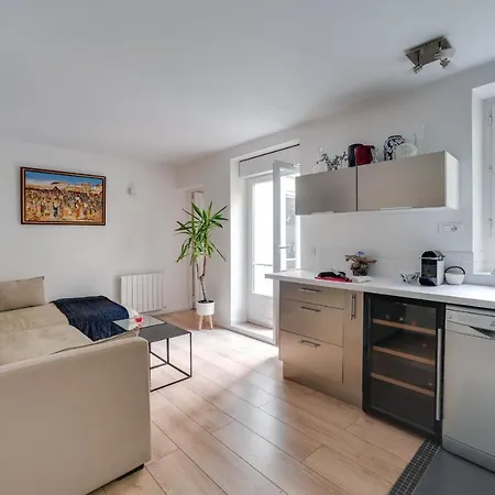 Beautiful And Calm Flat With A Large Terrace פריז