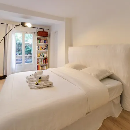 Beautiful And Calm Flat With A Large Terrace פריז
