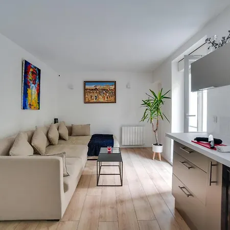 Beautiful And Calm Flat With A Large Terrace דירה