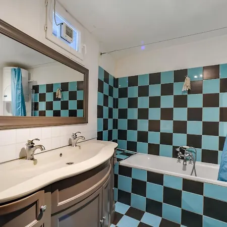 Beautiful And Calm Flat With A Large Terrace פריז