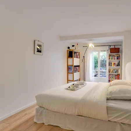 Beautiful And Calm Flat With A Large Terrace פריז